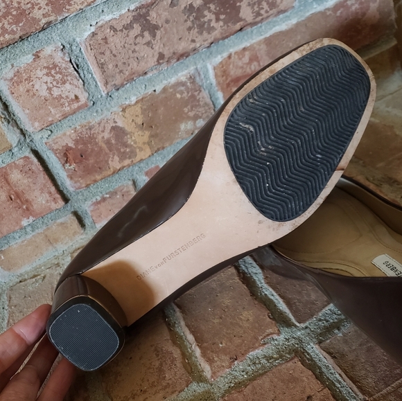 DVF Brown Patent Bonnie Pumps - Picture 6 of 7